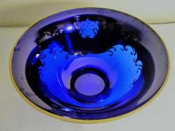 Altın yaldız ve mine işlemeli Bohem lacivert el boyaması meyvelik Y:14cm. Ağız çapı: 24cm.