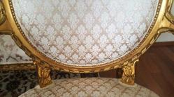 Altın varaklı,  el oyması 4 ad. tekli , 1 ad. ikili    Fransız  ahşap  koltuk takımı.