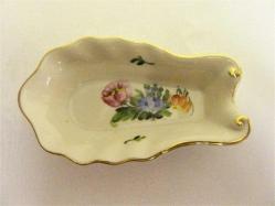 Herend imzalı el boyaması çiçek dekorlu porselen küllük. 10x5,5cm.