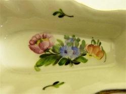 Herend imzalı el boyaması çiçek dekorlu porselen küllük. 10x5,5cm.