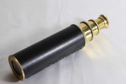 Pirinç, 3 kademeli açılıp kapanabilen gemici dürbünü.  Boyu açık. 38cm. Kapalı 14cm