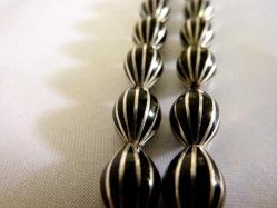 Erzurum oltu taşı, usta işi, karpuz kesim, gümüş çakma, gümüş kamçılı 33'lük tesbih. Boy 34cm.