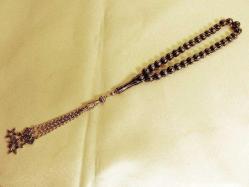 Erzurum oltu taşı, gümüş kakmalı, gümüş püsküllü, usta işi  33'lük tesbih. İmame dahil 23cm. Püskül dahil 36cm.