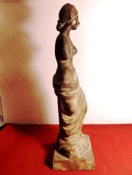 Bronz Afrodit kadın heykeli. Yükseklik 47cm. Taban 12.5x13.5