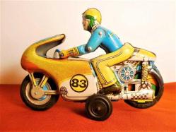 Motosikletli  çocuk.  Kurmalı teneke oyuncak.