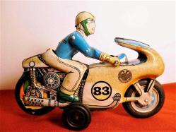 Motosikletli  çocuk.  Kurmalı teneke oyuncak.