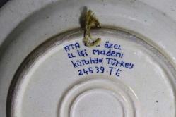 Kütahya  porselen el boyaması duvar tabağı. Sanatçı imzalı Çapı:31cm.