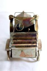 Metal, el yapımı önden çevirme kollu, klasik araba, müzik kutusu. Boy 28cm. Y 15cm.