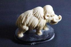 Fil kemiği, el oyması, mamut heykeli. Boy:13cm. Y: 10cm.