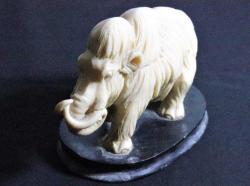 Fil kemiği, el oyması, mamut heykeli. Boy:13cm. Y: 10cm.