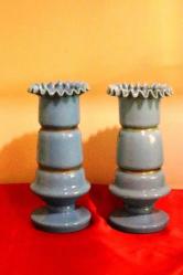 Opalin, yüzeyi el boyaması figüratif çiçek desenli, altın yaldızlı, eski dönem çift vazo.. Y 26cm.