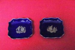 Limoges imzalı altın vermeyli porselen çift çerezlik tabak . 9x9 cm.