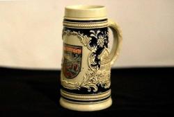 Alman porseleni, yüzeyine el boyaması manzara resimleri işlenmiş, imalat damgalı   tankard Y:17,5 cm.