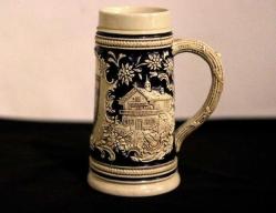 Alman porseleni, yüzeyine el boyaması manzara resimleri işlenmiş, imalat damgalı   tankard Y:17,5 cm.