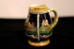 Alman porseleni, yüzeyine el boyaması manzara resimleri işlenmiş, Alman imalat damgalı  tankard Y:10 cm.