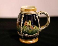 Alman porseleni, yüzeyine el boyaması manzara resimleri işlenmiş, Alman imalat damgalı  tankard Y:10 cm.