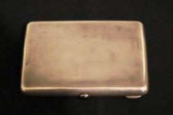 Rus gümüşü  84 ayar kabartma   savaşçı motifli sigara tabaka kutusu. Damgalı. 168 gr 12x8cm.