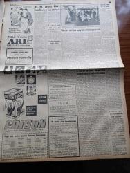 Dünya Gazetesi - 24 Ekim 1960 - Genel Nüfusa Sayımı Dün Yapıldı - Yassıada'da Duruşmalara Devam Ediliyor - Dışişleri Bakanı Selim Sarper Yurda Döndü - Birleşmiş Milletler Teşkilatı 15 Yaşında - İsmet İnönü'nün Basın İçin Bir Mesajı - Arapça Ezan Okuyan Hakkında Dava Açılacak - Bedii Faik Köşe Yazısı - Devlet Başkanı Cemal Gürsel Doğu İllerine Geziye Çıkıyor - 17 Bin Üniversiteli Muayene Edildiler - Fazla Derine Gitme Yazan Alberto Moravia Yazı Dizisi - Macar İhtilalinin 4. Yıldönümü - Roy Rogers Çizgi Roman - Sandra Çizgi Roman - Lindi Çizgi Roman - Yargıç Parker Çizgi Roman - Radyolin Diş Macunu - Edison Ampul - Anayasa Tasarısının Metni - Fenerbahçe Beşiktaş İzmir'de Karşılaşacak - Turgay Şeren Almanya'ya Davet Edildi - Milli Takım Namzetleri Bugün Yeniden Belli Oluyor - Fenerbahçe'nin Şanssız Kalecisi Şükrü Ersoy İyileşti