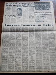 Dünya Gazetesi - 24 Ekim 1960 - Genel Nüfusa Sayımı Dün Yapıldı - Yassıada'da Duruşmalara Devam Ediliyor - Dışişleri Bakanı Selim Sarper Yurda Döndü - Birleşmiş Milletler Teşkilatı 15 Yaşında - İsmet İnönü'nün Basın İçin Bir Mesajı - Arapça Ezan Okuyan Hakkında Dava Açılacak - Bedii Faik Köşe Yazısı - Devlet Başkanı Cemal Gürsel Doğu İllerine Geziye Çıkıyor - 17 Bin Üniversiteli Muayene Edildiler - Fazla Derine Gitme Yazan Alberto Moravia Yazı Dizisi - Macar İhtilalinin 4. Yıldönümü - Roy Rogers Çizgi Roman - Sandra Çizgi Roman - Lindi Çizgi Roman - Yargıç Parker Çizgi Roman - Radyolin Diş Macunu - Edison Ampul - Anayasa Tasarısının Metni - Fenerbahçe Beşiktaş İzmir'de Karşılaşacak - Turgay Şeren Almanya'ya Davet Edildi - Milli Takım Namzetleri Bugün Yeniden Belli Oluyor - Fenerbahçe'nin Şanssız Kalecisi Şükrü Ersoy İyileşti