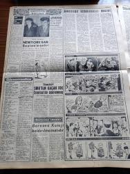 Dünya Gazetesi - 21 Ekim 1960 - Adalete Dair Düşünceler Yazan Falih Rıfkı Atay Köşe Yazısı - Gümrüklerde Otomobil Satışları - Salim Başol'un İhtarı - Nedim Ökmen'in Avukatı Dün Suçu Celal Bayar'a Yükledi - Yassıada'da Bugünkü Duruşma - 6 7  Eylül Olayları Davası - Sanıklar Adnan Menderes Celal Bayar Fatin Rüştü Zorlu Fahrettin Kerim Gökay Alaeddin Eriş Kemal Hadımlı Oktay Engin - Yassıada'dan İntibalar Yazan Hayri Alpar - Ferit Sözen'in Aldığı Haraçlar - Tiyatro Müzik Resim Sinema Yazan Adnan Benk - İhtiras Yolu Yazan Mutthew Peters Yazı Dizisi - Vali Refik Tulga Dün Gençleri Aydınlattı - Yabancı Gazetelerden Haberler Köşesi - Sandra Çizgi Roman - Roy Rogers Çizgi Roman - Lindi Çizgi Roman - Yargıç Parker Çizgi Roman - Dr. Çat Çizen Bozz - Dünya Gazetesi Yassıada Duruşmalarında Fotoğraflar - Namağlup Fenerbahçe Ankaragücü Karşısında - Beşiktaş Karagümrük Yarın Mithatpaşa'da Oynuyorlar