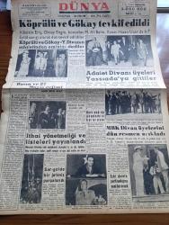 Dünya Gazetesi - 4 Ekim 1960 - Basın Ve 27 Mayıs Rejimi Yazan Falih Rıfkı Atay Köşe Yazısı - Fuat Köprülü Ve Fahrettin Kerim Gökay Tevkif Edildi - Fahrettin Kerim Gökay Ve Fuat Köprülü Yüce Divanın Adaletinden Eminiz Dediler - Alaattin Eriş Oktay Engin Konsolos Mehmet Ali Balin Kavas Hasan Uçar Da 6 7 Eylül Sanığı Olarak Dün Tevkif Edildi - Adalet Divanı Üyeleri Yassıada'ya Gittiler - Halk Sağlığı Akademisi Kuruluyor - Milli Birlik Komitesi Divan Üyelerini Dün Resmen Açıkladı - 1900 Otomobil Satışı 17 Ekim'de Başlıyor - İhtiras Yolu Yazan Mutthew Peters Yazı Dizisi - Cavit Gürocak Tekel Bakanlığı Müsteşarı Oldu - Karanlıklar İçinde Yazan Brette Holiday Yazı Dizisi - Roy Rogers Çizgi Roman - Lindi Çizgi Roman - Yargıç Parker Çizgi Roman - Küçük Sam Demir Perde Gerisinde Çizen Rideo - Galatasaray 1 Bahia 1 - Milli Ligde Bu Hafta 12 Karşılaşma Var - Dünya Gazetesine Göre Futbolda Haftanın Karması - İzmirspor Antrenör Çaykovski'ye Talip - Türkiye Yüzme Birinciliğine 101 Sporcu Katılacak