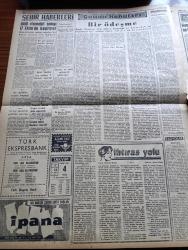 Dünya Gazetesi - 4 Ekim 1960 - Basın Ve 27 Mayıs Rejimi Yazan Falih Rıfkı Atay Köşe Yazısı - Fuat Köprülü Ve Fahrettin Kerim Gökay Tevkif Edildi - Fahrettin Kerim Gökay Ve Fuat Köprülü Yüce Divanın Adaletinden Eminiz Dediler - Alaattin Eriş Oktay Engin Konsolos Mehmet Ali Balin Kavas Hasan Uçar Da 6 7 Eylül Sanığı Olarak Dün Tevkif Edildi - Adalet Divanı Üyeleri Yassıada'ya Gittiler - Halk Sağlığı Akademisi Kuruluyor - Milli Birlik Komitesi Divan Üyelerini Dün Resmen Açıkladı - 1900 Otomobil Satışı 17 Ekim'de Başlıyor - İhtiras Yolu Yazan Mutthew Peters Yazı Dizisi - Cavit Gürocak Tekel Bakanlığı Müsteşarı Oldu - Karanlıklar İçinde Yazan Brette Holiday Yazı Dizisi - Roy Rogers Çizgi Roman - Lindi Çizgi Roman - Yargıç Parker Çizgi Roman - Küçük Sam Demir Perde Gerisinde Çizen Rideo - Galatasaray 1 Bahia 1 - Milli Ligde Bu Hafta 12 Karşılaşma Var - Dünya Gazetesine Göre Futbolda Haftanın Karması - İzmirspor Antrenör Çaykovski'ye Talip - Türkiye Yüzme Birinciliğine 101 Sporcu Katılacak