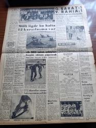Dünya Gazetesi - 4 Ekim 1960 - Basın Ve 27 Mayıs Rejimi Yazan Falih Rıfkı Atay Köşe Yazısı - Fuat Köprülü Ve Fahrettin Kerim Gökay Tevkif Edildi - Fahrettin Kerim Gökay Ve Fuat Köprülü Yüce Divanın Adaletinden Eminiz Dediler - Alaattin Eriş Oktay Engin Konsolos Mehmet Ali Balin Kavas Hasan Uçar Da 6 7 Eylül Sanığı Olarak Dün Tevkif Edildi - Adalet Divanı Üyeleri Yassıada'ya Gittiler - Halk Sağlığı Akademisi Kuruluyor - Milli Birlik Komitesi Divan Üyelerini Dün Resmen Açıkladı - 1900 Otomobil Satışı 17 Ekim'de Başlıyor - İhtiras Yolu Yazan Mutthew Peters Yazı Dizisi - Cavit Gürocak Tekel Bakanlığı Müsteşarı Oldu - Karanlıklar İçinde Yazan Brette Holiday Yazı Dizisi - Roy Rogers Çizgi Roman - Lindi Çizgi Roman - Yargıç Parker Çizgi Roman - Küçük Sam Demir Perde Gerisinde Çizen Rideo - Galatasaray 1 Bahia 1 - Milli Ligde Bu Hafta 12 Karşılaşma Var - Dünya Gazetesine Göre Futbolda Haftanın Karması - İzmirspor Antrenör Çaykovski'ye Talip - Türkiye Yüzme Birinciliğine 101 Sporcu Katılacak