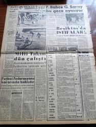 Dünya Gazetesi - 5 Ekim 1960 - Cemal Gürsel Ankara'dan Dün İstanbul'a Geldi - Duruşmalara Anayasayı İhlal Suçu İle Başlanacak - 6 7 Eylül Sanığı Olarak Ali Tetikalp Tevkif Edildi - Üniversite Öğrencileri Soruları Cevaplandırdı - 75 Milyon Döner Sermaye Verilecek - Tekel İnşaatlarında Yolsuzluk Var - İntihar Teşebbüsünden Sonra Celal Bayar'ın Konuşması - İhtiras Yolu Yazan Mutthew Peters Yazı Dizisi - Halk Hamamı Yaptırılacak - Cihat İren'in Yargılanması Dün Başladı - Macmillan İle Kruşçef Görüştü - Dışişleri Bakanı Selim Sarper Yurda Döndü - Dünyanın En Büyük Gemisi Enterprise - Karanlıklar İçinde Yazan Brette Holiday Yazı Dizisi - Roy Rogers Çizgi Roman - Lindi Çizgi Roman - Yargıç Parker Çizgi Roman - Küçük Sam Demir Perde Gerisinde Çizen Rideo - Fenerbahçe Galatasaray Bu Gece Oynuyor - Spor Toto Tahmini - Milli Takım Dün Çalıştı - Darüşşafaka Galatasaray Maçı - Can Bartu - Basri Dirimlili - Lefter Küçükandonyadis - Beşiktaş'ta İdare Heyeti Üyelerinden Hüseyin Tanyü İstifa Etti