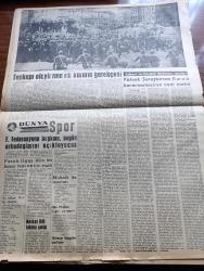 Dünya Gazetesi - 11 Ekim 1960 - Silahlandırmaya İstenen Cezalar - Düşüklerin Avukatları Vekaletnamelerini Verdi - Kemal Aygün'ün Yolsuzluk Davasına Bakıldı - Gülme Komşuna Hikâyesi -  Şemi Ergin Hatıra Defterinde Celal Bayar İçin Tarihe Kirli Ve Kötü Bir Adam Olarak Geçeceksin Yazmış  -  Adnan Menderes İle Bir Teğmen Arasında Geçen Konuşma - Devleti Bilmemek Yazan Bedii Faik - Ezan Türkçe Okunmalı Mı - Türkiye'yi İkinci Dünya Harbine Kim Sokmadı Yazan Yekta Ragıp Önen - İhtiras Yolu Yazan Mutthew Peters Yazı Dizisi - Ege Üniversitesi Derse Başladı - Soprano Callas ile Ünlü Armatör Onassis Evlenmeyecek - Karanlıklar İçinde Yazan Brette Holiday Yazı Dizisi - Sandra Çizgi Roman - Roy Rogers Çizgi Roman - Yargıç Parker Çizgi Roman - Lindi Çizgi Roman - Dr. Çat Çizen Bozz - Futbol Federasyonu Başkanı Kurmay Albay Muhterem Özyurt Bugün Arkadaşlarını Açıklayacak - Fenerbahçe Kulübü Umumi Katibi Faruk Ilgaz Dün Bir Basın Toplantısı Yaptı - Bu Haftaki Milli Lig Maçları