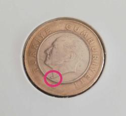 Hatalı basım arka ve ön yüzleri çapaklı 1 lira 2014 erör