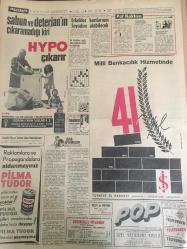 HÜRRİYET GAZETESİ  26 AĞUSTOS 1965 YIL :18 SAYI :6222--Demirel :Millet için CHP zihniyeti zararlı --Alican : AP ve CHP memleketi sınıflaşmaya götürüyor ---65 Kara Kurmay Subayı Terfi Etti --16 Yaşındaki kadın dostunu bıçakladı ---Kıbrıs Rum Hükümeti Seçimleri Geri Bıraktı --2 ailenin 5 ferdi oto gezisinde feci şekilde öldü ---Kral Suud un  Çapkın Oğlu bir gün için İstanbul a geldi --Halkı kandıran esnaf  meslekten çıkarılacak ---Zekai Dorman Bakanlıktan İstifa Etti ---Erkekler karılarının soyadlarını alabilecek ---İzmir Fuar Kubana Pavyonunda :Ajda Pekkan , Aysel Tanju ---Ünlü Aktör Charlton Heston :Atatürk ü canlandırman sanat hayatımın en şerefli merhalesi olur --Sanayi Bakanı Naili Erdem Troleybüs Müşterisi Oldu --Galatasaray ,Beşiktaş karşısında  tutunamadı --Milyonluk forvet Fenerbahçe de ama gol atanlar Beşiktaş ta --Yılın aşkı  hüsranla sona erdi --Kedileri için açılan eşya ve oyuncak sergisi büyük ilgi gördü  --65 Kara Kurmay Subayı Terfi Etti ---Geminin -5 uzay rekoru kırdı --