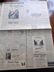 Cumhuriyet Gazetesi - 29 Aralık 1960 - Nezaret Altında Bulunan 65 Kişinin İsimleri Açıklandı - Mühim Bir Edebi Hadise Ölümünden 4 Yıl Sonra Reşat Nuri Güntekin'in Bir Romanı Bulundu - İstanbul Temsilciliklerinin Hepsini CHP Adayları Kazandı - Profesör Tarık Zafer Tunaya - Devlet Ve Hükümet Başkanı Cemal Gürsel İç Olaylarla İlgili Bir Demeç Verdi - Uşak Hadiseleri Sanıkları İçin 20 Yıla Kadar Hapis İsteniyor - Topkapı Olayları Günü Teybe Alınan Bir Telsiz Muhaberesi Dinletildi - 60 Sabıkın Gayrımeşru Serveti 12 Milyon Lira - 147'lerle İlgili Kanunun 5. Maddesi Kaldırılıyor - Atatürk'e El Uzatan Köy Öğretmeni Nasıl Yakalandı - 10. Köy Yazan Fakir Baykurt Yazı Dizisi - Amerika'nın En Genç Cumhurbaşkanı Kennedy Hayatı Macera Ve Mücadeleleri Yazan James MacGregor Yazı Dizisi - Burhan Felek Köşe Yazısı - Belçika'da Devam Eden Grevler Siyasi Ve İhtilalci Mahiyette Görülüyor - Af Kanunundan Bu Yana İstanbul'da 172 Hırsızlık Vakası Tesbit Edildi -  Galatasaray Lisesi Orta Grup Şampiyonu Oldu