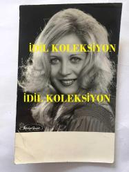 HÜLYA TUĞLU'NUN ORİJİNAL FOTOĞRAFI - 14 x 9 cm EBADINDA - SİYAH & BEYAZ - FOTO YAŞAR, YAŞAR GÖKSOY, BEYOĞLU