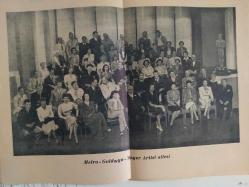 Hollywood Dünyası Haftalık Aktüalite Sinema Tiyatro Müzik ve Magazin Dergisi - 25 Aralık 1943 - Sayı:9 - Biz bize - Michael Morgan - Marlene Dietrich - Veronica Lake - Peride İnci - Veronica ve Kocası John Dettlie - Hollywood Duymasın! - Brian Aherne - Joan Fontaine- Dostum Şarlo 55 yaşında fakat Şarlo için yaş mevzu bahis olamaz- Amerika Postası - Metro-Goldwyn-Mayer Artist ailesi - Cihat Kentmen - Jean Gabin - İda Lupino - Yeni Filmler- Miss Sütlü Çikolatanın Titreme Dansı - Türkçeyi Unutan Türk Kadını - Parmak izlerimizi istiyorlar - Tabancalı Muhafızların Karşısında - Amerikalı Gazetecinin Kahkahaları - Marjorie Lord - Sinema Programları ve Film kritiklerimiz - Sabah Yıldızı - Zeki Cemal - Bizbize - Mary Martin fotoğraf ve haberi - Tam Takım Dergi