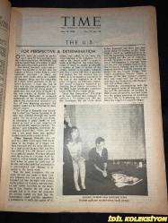 TIME - JUNE 14 , 1968 : THE WEEKLY NEWSMAGAZINE / 14 HAZİRAN 1968 / VINTAGE ENGLISH MAGAZINE / ROBERT KENNEDY / JEEP / KENNEDY WORKERS NEAR SHOOTING SCENE / 27 MINUTES ON JUNE 5-1968  A LIFE ON THE WAY TO DEATH / ROSE KENNEDY / KENNEDY CHILDREN AT ST. PATRICK'S REQUIEM / LEE RADZIWILL , RALPH ABERNATHY & JACKIE KENNEDY AT BIER / POLITICS & ASSASINATION / THE FUGITIVE 1968 / USS UNITED STATES STEEL INTERNATIONAL / NORTH VIET NAM'S TEAM : BO , THO & THUY / RANDOLPH CHURCHILL / WINNER VELASCO / ROLEX / DR. BAZILAUSKAS / CAMPARI / SAN FRANCISCO'S NATHAN HARE / FIAT / SCOTT & CHRISTIE / WESSELMANN EXHIBIT IN CHICAGO / OLITSKI'S CLOUDS OF MOONGLOW / AIR FRANCE CARGO / KENT