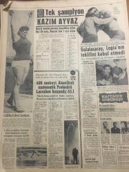 HÜRRİYET GAZETESİ 20 EKİM 1964 YIL :17 SAYI :5917--Hava Harp Okulu ndan 50 talebe ihraç olundu ---Boşanmak isteyen kızını adliye koridorunda dövdü ---F.C Erkin 30 Ekim de Moskova ya gidiyor --Afrika ya gitmek isteyenler için  yaş tahdidi yok --Karısı affetmezse ,futbolcu büyük Ahmet hapse  girecek ---Boğarak cinayet işleyen üç katilden biri kadın ---Amerikalılar Ay a Rusya dan daha  önce  gidecekmiş ---Tek Şampiyon :Kazım Ayvaz --Galatasaray ,Legia nın teklifini kabul etmedi --400 metreyi Amerikalı matematik profesörü Larrabee  kazandı :45.1--Paris modasına nihayet köpek derisi de girdi --Adana da bir terzi 2 metre kumaştan elbise dikiyor ---CHP  de Aksal dan sonra  en çok oy Prof .Erim aldı ---Kızıl Çin ,yeni Rus liderlerini işbirliğine çağırdı --Sovyet Rusya Genelkurmay Başkanı Öldü ---