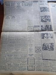 Cumhuriyet Gazetesi - 22 Mayıs 1954 - Oramiral Fechteler'in Dünkü Basın Toplantısı - Pakistan Hadiseleri Yeni Bir Safhaya Girdi - İtfaiye Mensuplarının Üniformaları Değişti - 5. Kore Tugayı - Ethem Yetkiner Emniyet Genel Müdürü Oldu -  Dünya Güreş Şampiyonası Bugün Başlıyor - Haydarpaşa Limanı 2 Senede Bitirilecek - Çocuk Kraliçe Fatma Dural İle Çocuk Kral Vedat İrdelp Dün Matbaamızı Ziyaret Etti - Sultanahmed Camiinde Törenler Ve Vakalar Yazan Haluk Y. Şehsuvaroğlu - Madrid'e Göre Churchill Verdiği Sözü Tutmuyor - Burhan Felek Köşe Yazısı - Güneş Tutulması Fotoğrafla Tesbit Edilecek - Adalet Beykozla Galatasaray Da İstanbul'sporla Karşılaşacak - Dünya Kupası İçin Takımların Hazırlık Maçları - Hacettepe Kulübü Profesyonel Oluyor - Büyük Adli Hatalar Çeviren Mazhar Kunt Yazı Dizisi - Tarihte Çapkın Kadınlar 2 Lola Montes Derleyen Hamdi Varoğlu Yazı Dizisi - Günün Resimleri - Sarayların Aşk İlahesi Desiree Yazan Anne Marie Selinko Yazı Dizisi - Paris'te Türk Sanatkarları