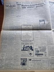 Cumhuriyet Gazetesi - 19 Mayıs 1954 - Onun İzinden Giderek Yazan Nadir Nadi Köşe Yazısı - 19 Mayıs Spor Ve Gençlik Bayramı - Adnan Menderes Kabinesinin Yeni Üyeleri - Çocuk Kral Ve Kraliçe Dün Akşam Seçildi - Kral Seçilen Vedat İrdelp - Kraliçe Seçilen Fatma Dural - Libyalılar Türkiye'yi İkinci Vatan Sayıyorlar - Fransa'da De Gaulle Yeniden Sahneye Çıkıyor Yazan Aydemir Balkan - Rusların Amerikalılara İade Ettikleri Gemiler Yazan Samih Sami - Müslüman Dünyasının Münevverleri Ve Atatürk Yazan Va Nü - Sigara Kalp Hastalıkları Da Yapıyor - Belediye Reisinin Odasında Çırılçıplak Soyunan Kadın - Burhan Felek Köşe Yazısı - Ses Sanatkarı Sabite Tur İle Gazino Arasında Çıkan İhtilaf- Bisikletle Dünya Turuna Çıkan Türk Genci Duygulu Antaç - Büyük Adli Hatalar Çeviren Mazhar Kunt Yazı Dizisi - Ay Dünyaya Radyo İşaretleriyle Haberler Mi Gönderiyor - Gripin - Profesör Nümbüs'ün Maceraları Çizgi Roman