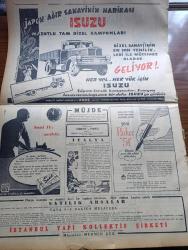 Cumhuriyet Gazetesi - 19 Mayıs 1954 - Onun İzinden Giderek Yazan Nadir Nadi Köşe Yazısı - 19 Mayıs Spor Ve Gençlik Bayramı - Adnan Menderes Kabinesinin Yeni Üyeleri - Çocuk Kral Ve Kraliçe Dün Akşam Seçildi - Kral Seçilen Vedat İrdelp - Kraliçe Seçilen Fatma Dural - Libyalılar Türkiye'yi İkinci Vatan Sayıyorlar - Fransa'da De Gaulle Yeniden Sahneye Çıkıyor Yazan Aydemir Balkan - Rusların Amerikalılara İade Ettikleri Gemiler Yazan Samih Sami - Müslüman Dünyasının Münevverleri Ve Atatürk Yazan Va Nü - Sigara Kalp Hastalıkları Da Yapıyor - Belediye Reisinin Odasında Çırılçıplak Soyunan Kadın - Burhan Felek Köşe Yazısı - Ses Sanatkarı Sabite Tur İle Gazino Arasında Çıkan İhtilaf- Bisikletle Dünya Turuna Çıkan Türk Genci Duygulu Antaç - Büyük Adli Hatalar Çeviren Mazhar Kunt Yazı Dizisi - Ay Dünyaya Radyo İşaretleriyle Haberler Mi Gönderiyor - Gripin - Profesör Nümbüs'ün Maceraları Çizgi Roman