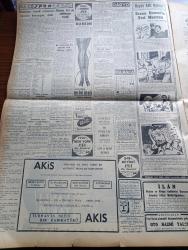 Cumhuriyet Gazetesi - 14 Mayıs 1954 - Meclisin Açılma Arifesinde Ankara'dan Notlar Doğan Nadi Bildiriyor - Büyük Millet Meclisi Bugün 15 te Toplanıyor - Cumhuriyet'in Atlantiğe Atılışından 23 Ay Sonra Bulunan İkinci Mesajı - Çocuk Kral Ve Kraliçe'nin Belli Olmasına Yalnız 4 Gün Kaldı - Denizcilik Bankası Ankara Büro Müdürü Raşid Karaca Tevkif Edildi - İnce Memed Yazan Yaşar Kemal Yazı Dizisi - Amerika'dan Getirilen Hindi Yavruları Yazan Süreyya Özek - Burhan Felek Köşe Yazısı - İran'ın Rusya'ya Notası - Ali Baba Ve 40 Haramiler Filme Alınıyor - Büyük Adli Hatalar Çeviren Mazhar Kunt Yazı Dizisi - Futbol Milli Takım Seçme Azası Niyazi Sel İstifasını Verdi - Harika İngiliz Atleti Bannister Kendi Rekorunu Kendim Kıracağım Dedi - Cumhuriyet Radyo Programları Eki - Meşhur Şarkıcı Rita Paul - Beyaz Sarayın Radyo Ve Televizyon Müşaviri Robert Montgomery - Kraliçe Elizabeth 173 günlük Seyahatini Bugün Tamamlıyor - Sarayların Aşk İlahesi Desiree Yazan Anne Marie Selinko Yazı Dizisi - Gripin