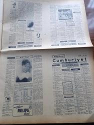 Cumhuriyet Gazetesi - 14 Mayıs 1954 - Meclisin Açılma Arifesinde Ankara'dan Notlar Doğan Nadi Bildiriyor - Büyük Millet Meclisi Bugün 15 te Toplanıyor - Cumhuriyet'in Atlantiğe Atılışından 23 Ay Sonra Bulunan İkinci Mesajı - Çocuk Kral Ve Kraliçe'nin Belli Olmasına Yalnız 4 Gün Kaldı - Denizcilik Bankası Ankara Büro Müdürü Raşid Karaca Tevkif Edildi - İnce Memed Yazan Yaşar Kemal Yazı Dizisi - Amerika'dan Getirilen Hindi Yavruları Yazan Süreyya Özek - Burhan Felek Köşe Yazısı - İran'ın Rusya'ya Notası - Ali Baba Ve 40 Haramiler Filme Alınıyor - Büyük Adli Hatalar Çeviren Mazhar Kunt Yazı Dizisi - Futbol Milli Takım Seçme Azası Niyazi Sel İstifasını Verdi - Harika İngiliz Atleti Bannister Kendi Rekorunu Kendim Kıracağım Dedi - Cumhuriyet Radyo Programları Eki - Meşhur Şarkıcı Rita Paul - Beyaz Sarayın Radyo Ve Televizyon Müşaviri Robert Montgomery - Kraliçe Elizabeth 173 günlük Seyahatini Bugün Tamamlıyor - Sarayların Aşk İlahesi Desiree Yazan Anne Marie Selinko Yazı Dizisi - Gripin