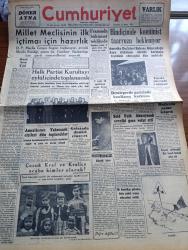 Cumhuriyet Gazetesi - 12 Mayıs 1954 - Bari Sen Yap Yazan Nadir Nadi Köşe Yazısı - Millet Meclisinin İlk İçtimai İçin Hazırlık - Halk Partisi Kurultayı Eylül İçinde Toplanacak - Çocuk Kral Ve Kraliçe Acaba Kimler Olacak - Sait Faik Abasıyanık Evvelki Gece Vefat Etti - Hindiçini'de Komünist Taarruzu Bekleniyor - Boğazda Asma Köprü - Demirperde Gerisinde Kızılların Korkusu - İnce Memed Yazan Yaşar Kemal Yazı Dizisi - Sovyet Rusya'da Çok Mühim Bir Röportaj Yazan Marshall Mac Duffie Yazı Dizisi - Macaristan'da Komünist Lider Rakosi'nin Portreleri Bütün Resmi Binalardan Kaldırıldı - Suriye'de Edip Çiçekli Devri Gazeteleri Tasfiye Ediliyor - Amerika'da McCarthy Aleyhinde Kampanya - Said Faik Abasıyanık'ın Bir Hikayesi Sivri Ada Geceleri - Büyük Adli Hatalar Çeviren Mazhar Kunt Yazı Dizisi - Tarihte Çapkın Kadınlar 1 Çariçe Katerina Derleyen Hamdi Varoğlu Yazı Dizisi - Sarayların Aşk İlahesi Desiree Yazan Anne Marie Selinko Yazı Dizisi - 1953 1954 Yunus Nadi Mükafatı En Güzel Hikaye
