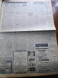 Cumhuriyet Gazetesi - 12 Mayıs 1954 - Bari Sen Yap Yazan Nadir Nadi Köşe Yazısı - Millet Meclisinin İlk İçtimai İçin Hazırlık - Halk Partisi Kurultayı Eylül İçinde Toplanacak - Çocuk Kral Ve Kraliçe Acaba Kimler Olacak - Sait Faik Abasıyanık Evvelki Gece Vefat Etti - Hindiçini'de Komünist Taarruzu Bekleniyor - Boğazda Asma Köprü - Demirperde Gerisinde Kızılların Korkusu - İnce Memed Yazan Yaşar Kemal Yazı Dizisi - Sovyet Rusya'da Çok Mühim Bir Röportaj Yazan Marshall Mac Duffie Yazı Dizisi - Macaristan'da Komünist Lider Rakosi'nin Portreleri Bütün Resmi Binalardan Kaldırıldı - Suriye'de Edip Çiçekli Devri Gazeteleri Tasfiye Ediliyor - Amerika'da McCarthy Aleyhinde Kampanya - Said Faik Abasıyanık'ın Bir Hikayesi Sivri Ada Geceleri - Büyük Adli Hatalar Çeviren Mazhar Kunt Yazı Dizisi - Tarihte Çapkın Kadınlar 1 Çariçe Katerina Derleyen Hamdi Varoğlu Yazı Dizisi - Sarayların Aşk İlahesi Desiree Yazan Anne Marie Selinko Yazı Dizisi - 1953 1954 Yunus Nadi Mükafatı En Güzel Hikaye