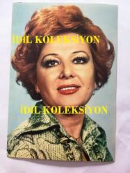 BAYAN KAHKAHA LAKAPLI SES SANATÇISI GÜZİDE KASACI'NIN TIPKI BASIM FOTOĞRAFI - 16 x 11 cm EBADINDA