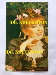 BAYAN KAHKAHA LAKAPLI SES SANATÇISI GÜZİDE KASACI'NIN TIPKI BASIM FOTOĞRAFI - 16 x 10 cm EBADINDA