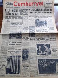 Cumhuriyet Gazetesi - 6 Mayıs 1954 - Bir Genelge Yazan Nadir Nadi Köşe Yazısı - Cumhuriyet Halk Partisi Acele Toplantıya Çağrıldı - İstanbul'un Seçtiği Yeni Milletvekilleri Bugün Mazbatalarını Alıyorlar - 1954 Türkiye Basketbol Şampiyonası Sona Erdi - 19 Mayıs Hazırlığı - Eisenhower Dulles'i Şiddetle Destekledi - Yeni Kabine Hakkında İleri Sürülen Tahminler - Kanserle Mücadelede Başarısızlık - İnce Memed Yazan Yaşar Kemal Yazı Dizisi - Kıbrıs Hakkında Yazan Emin Ali Çavlı - Burhan Felek Köşe Yazısı - Dünyada Şarap Fazlalığı Var - Büyük Adli Hatalar Çeviren Mazhar Kunt Yazı Dizisi - Vefa İstanbulspor'la 2 2 Berabere Kaldı - Fransa Çekiç Atma Rekoru Kırıldı - Fransa Kupası Final Maçı - Bertrand Russell 82 Yaşına Bastı - Sarayların Aşk İlahesi Desiree Yazan Anne Marie Selinko Yazı Dizisi - Zeki Müren Konseri - Arı Bisküvileri - Gripin - Sana Nebati Margarin - Berta Yağ