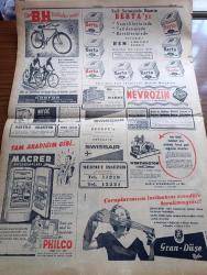 Cumhuriyet Gazetesi - 6 Mayıs 1954 - Bir Genelge Yazan Nadir Nadi Köşe Yazısı - Cumhuriyet Halk Partisi Acele Toplantıya Çağrıldı - İstanbul'un Seçtiği Yeni Milletvekilleri Bugün Mazbatalarını Alıyorlar - 1954 Türkiye Basketbol Şampiyonası Sona Erdi - 19 Mayıs Hazırlığı - Eisenhower Dulles'i Şiddetle Destekledi - Yeni Kabine Hakkında İleri Sürülen Tahminler - Kanserle Mücadelede Başarısızlık - İnce Memed Yazan Yaşar Kemal Yazı Dizisi - Kıbrıs Hakkında Yazan Emin Ali Çavlı - Burhan Felek Köşe Yazısı - Dünyada Şarap Fazlalığı Var - Büyük Adli Hatalar Çeviren Mazhar Kunt Yazı Dizisi - Vefa İstanbulspor'la 2 2 Berabere Kaldı - Fransa Çekiç Atma Rekoru Kırıldı - Fransa Kupası Final Maçı - Bertrand Russell 82 Yaşına Bastı - Sarayların Aşk İlahesi Desiree Yazan Anne Marie Selinko Yazı Dizisi - Zeki Müren Konseri - Arı Bisküvileri - Gripin - Sana Nebati Margarin - Berta Yağ