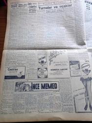 Cumhuriyet Gazetesi - 3 Mayıs 1954 - Üçüncü Baskı - Seçimi Büyük Ve Ezici Farkla Demokrat Parti'nin Kazandığı Tahakkuk Etti - Saati Saatine Yurdda Neticelerin Alınışı - Seçim Gününde Çıkan Kavgalar Ve Hadiseler - Cumhuriyetçi Millet Partisi Başbakanı Ahmet Tahtakılıç'ın Beyanatı - İstanbul'da Saat 3 te Tasnif Neticesi 289953 Demokrat Parti 116720 CHP 325 Cumhuriyetçi Millet Partisi - İnce Memed Yazan Yaşar Kemal Yazı Dizisi - Turnalar Ve Uçaklar Yazan Bedri Rahmi Eyüboğlu Köşe Yazısı - Batıya İltica Eden 3 Sovyet Diplomatı - Demirbank - Tenisçi Suzan Gürel'in Mısır'da İlk Galibiyeti - Türkiye Basketbol Serbest Atış Birinciliği - Alex Jany Tekrar Yüzmeye Başlıyor - Büyük Adli Hatalar Çeviren Mazhar Kunt Yazı Dizisi - İstanbul Ankara Radyosu Programı - 1953 1954 Yunus Nadi Mükafatı En Güzel Hikaye Hayal Mi Yazan M. Nihal Özek - Sarayların Aşk İlahesi Desiree Yazan Anne Marie Selinko Yazı Dizisi - Necipbey Briyantini - Arı Bisküvileri - 1950 Yılında Seçim Neticeleri Nasıldı - Turyağ