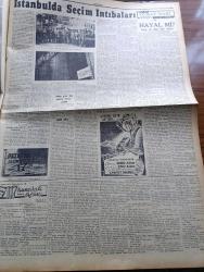 Cumhuriyet Gazetesi - 3 Mayıs 1954 - Üçüncü Baskı - Seçimi Büyük Ve Ezici Farkla Demokrat Parti'nin Kazandığı Tahakkuk Etti - Saati Saatine Yurdda Neticelerin Alınışı - Seçim Gününde Çıkan Kavgalar Ve Hadiseler - Cumhuriyetçi Millet Partisi Başbakanı Ahmet Tahtakılıç'ın Beyanatı - İstanbul'da Saat 3 te Tasnif Neticesi 289953 Demokrat Parti 116720 CHP 325 Cumhuriyetçi Millet Partisi - İnce Memed Yazan Yaşar Kemal Yazı Dizisi - Turnalar Ve Uçaklar Yazan Bedri Rahmi Eyüboğlu Köşe Yazısı - Batıya İltica Eden 3 Sovyet Diplomatı - Demirbank - Tenisçi Suzan Gürel'in Mısır'da İlk Galibiyeti - Türkiye Basketbol Serbest Atış Birinciliği - Alex Jany Tekrar Yüzmeye Başlıyor - Büyük Adli Hatalar Çeviren Mazhar Kunt Yazı Dizisi - İstanbul Ankara Radyosu Programı - 1953 1954 Yunus Nadi Mükafatı En Güzel Hikaye Hayal Mi Yazan M. Nihal Özek - Sarayların Aşk İlahesi Desiree Yazan Anne Marie Selinko Yazı Dizisi - Necipbey Briyantini - Arı Bisküvileri - 1950 Yılında Seçim Neticeleri Nasıldı - Turyağ