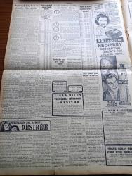 Cumhuriyet Gazetesi - 3 Mayıs 1954 - Üçüncü Baskı - Seçimi Büyük Ve Ezici Farkla Demokrat Parti'nin Kazandığı Tahakkuk Etti - Saati Saatine Yurdda Neticelerin Alınışı - Seçim Gününde Çıkan Kavgalar Ve Hadiseler - Cumhuriyetçi Millet Partisi Başbakanı Ahmet Tahtakılıç'ın Beyanatı - İstanbul'da Saat 3 te Tasnif Neticesi 289953 Demokrat Parti 116720 CHP 325 Cumhuriyetçi Millet Partisi - İnce Memed Yazan Yaşar Kemal Yazı Dizisi - Turnalar Ve Uçaklar Yazan Bedri Rahmi Eyüboğlu Köşe Yazısı - Batıya İltica Eden 3 Sovyet Diplomatı - Demirbank - Tenisçi Suzan Gürel'in Mısır'da İlk Galibiyeti - Türkiye Basketbol Serbest Atış Birinciliği - Alex Jany Tekrar Yüzmeye Başlıyor - Büyük Adli Hatalar Çeviren Mazhar Kunt Yazı Dizisi - İstanbul Ankara Radyosu Programı - 1953 1954 Yunus Nadi Mükafatı En Güzel Hikaye Hayal Mi Yazan M. Nihal Özek - Sarayların Aşk İlahesi Desiree Yazan Anne Marie Selinko Yazı Dizisi - Necipbey Briyantini - Arı Bisküvileri - 1950 Yılında Seçim Neticeleri Nasıldı - Turyağ
